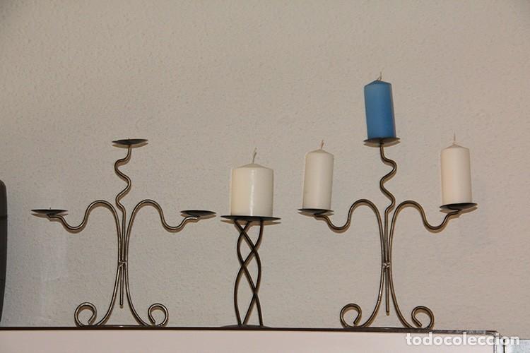 Antig&uuml;edades: 2 Candelabros Met&aacute;licos Plateados