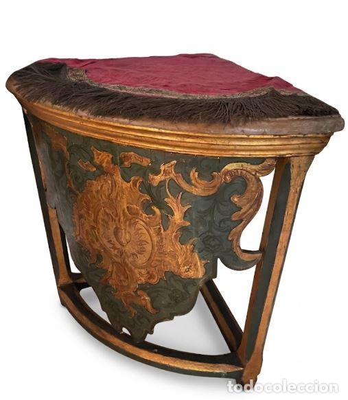 Antiquit&auml;ten: ANTIGUA MESA RINCONERA BARROCA CON EL SAGRADO CORAZ&Oacute;N. MADERA POLICROMADA. ESPA&Ntilde;A. XVIII-XIX.