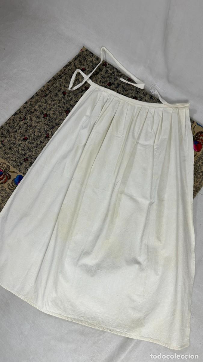 Antig&uuml;edades: Antiguo delantal blanco de algod&oacute;n - Foto 3