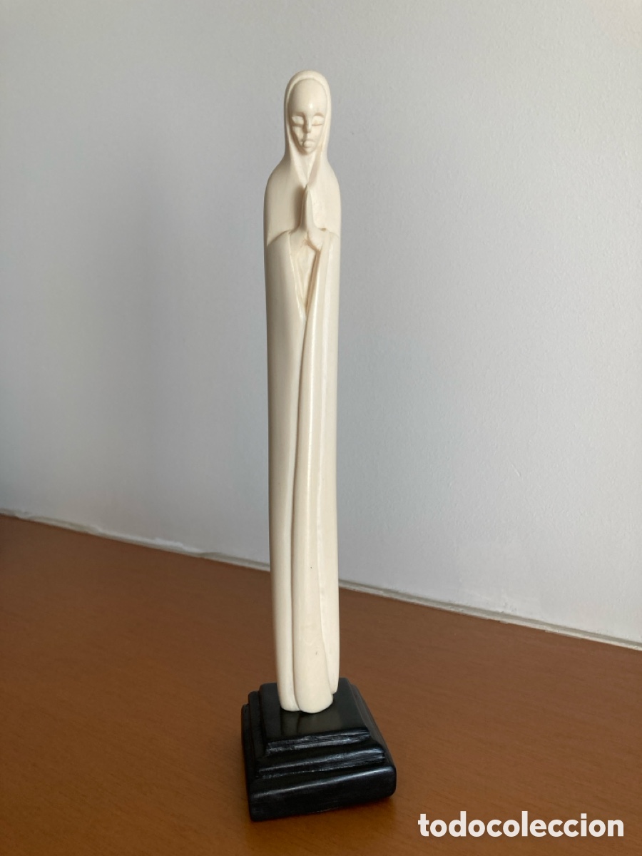 Antiguidades: Antigua Virgen talla africana sobre peana de &eacute;bano. Circa principios Siglo XX.