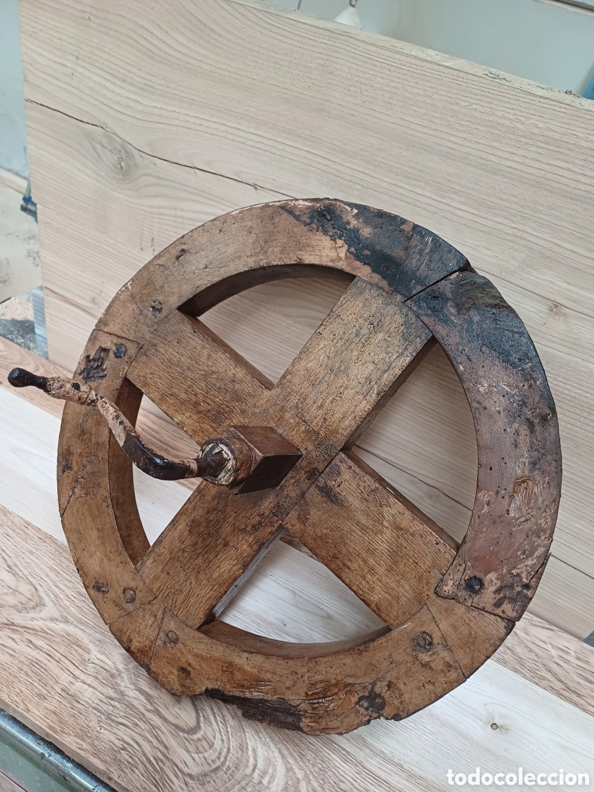 Antig&uuml;edades: Antigua rueda en madera de roble, 52cm di&aacute;metro