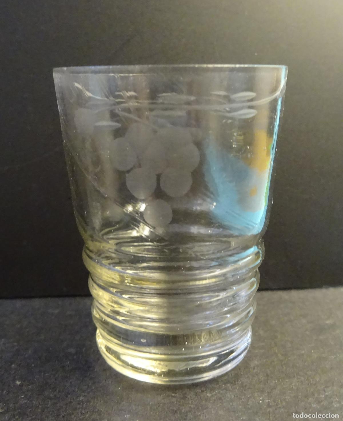 Antig&uuml;edades: SIETE VASITOS CRISTAL TALLADO LICOR CHUPITO. ALTURA 5 CM DI&Aacute;METRO 3,5 CM