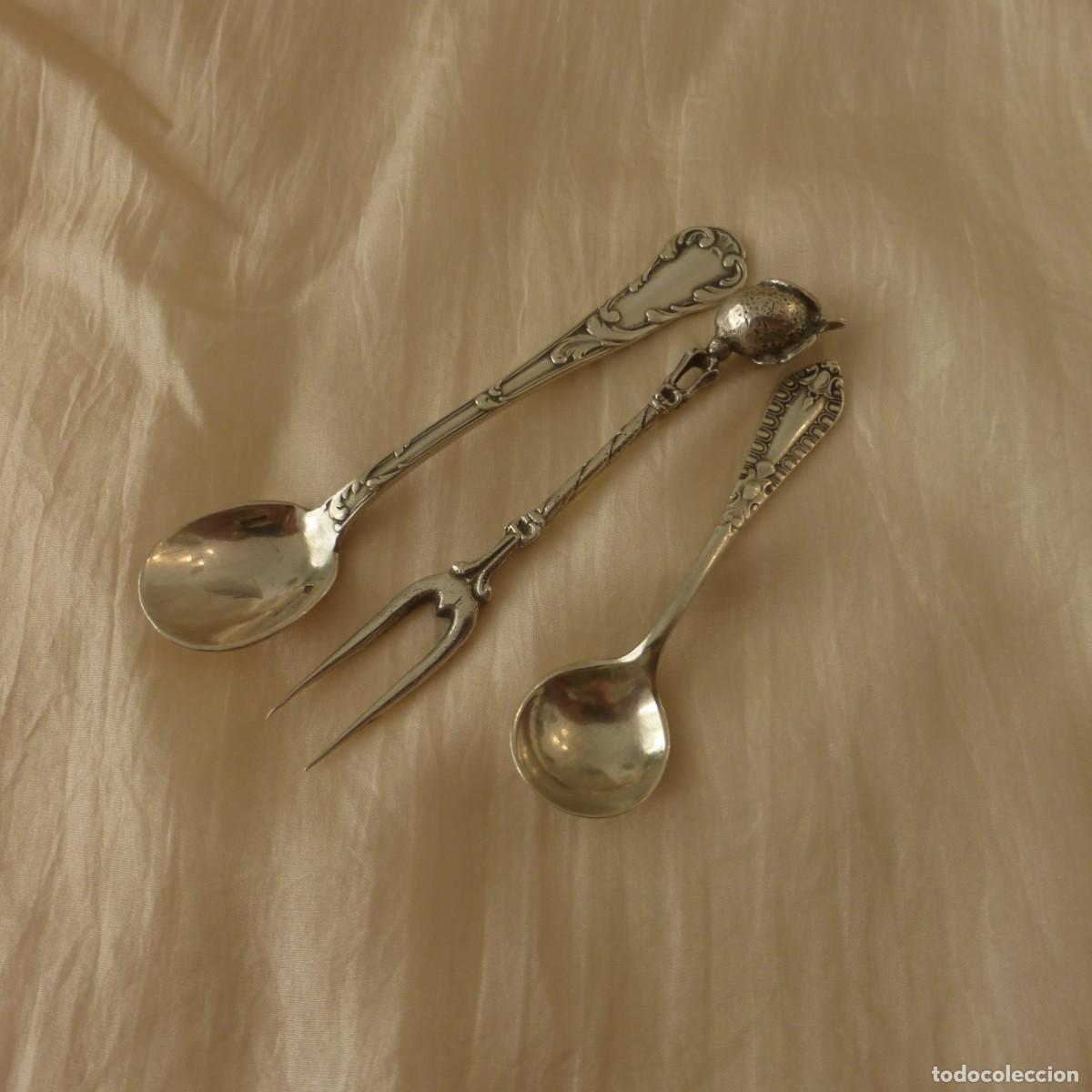 Antig&uuml;edades: CONJUNTO DE CUCHARAS PARA SAL Y TRIDENTE PLATA DE LEY SHEFFIELD 800 S. XIX SILVER SALT SPOON & FORK