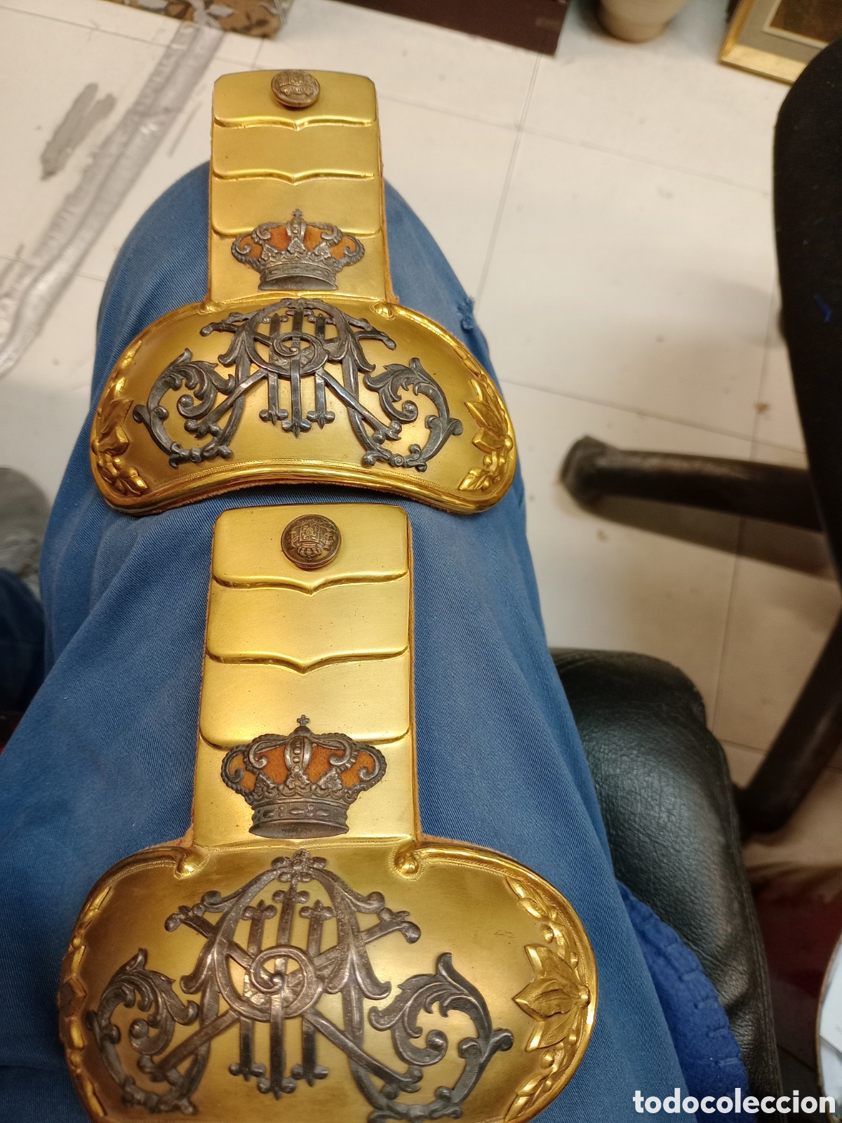 Antig&uuml;edades: Dos charreteras antiguas de Oficial - Foto 1