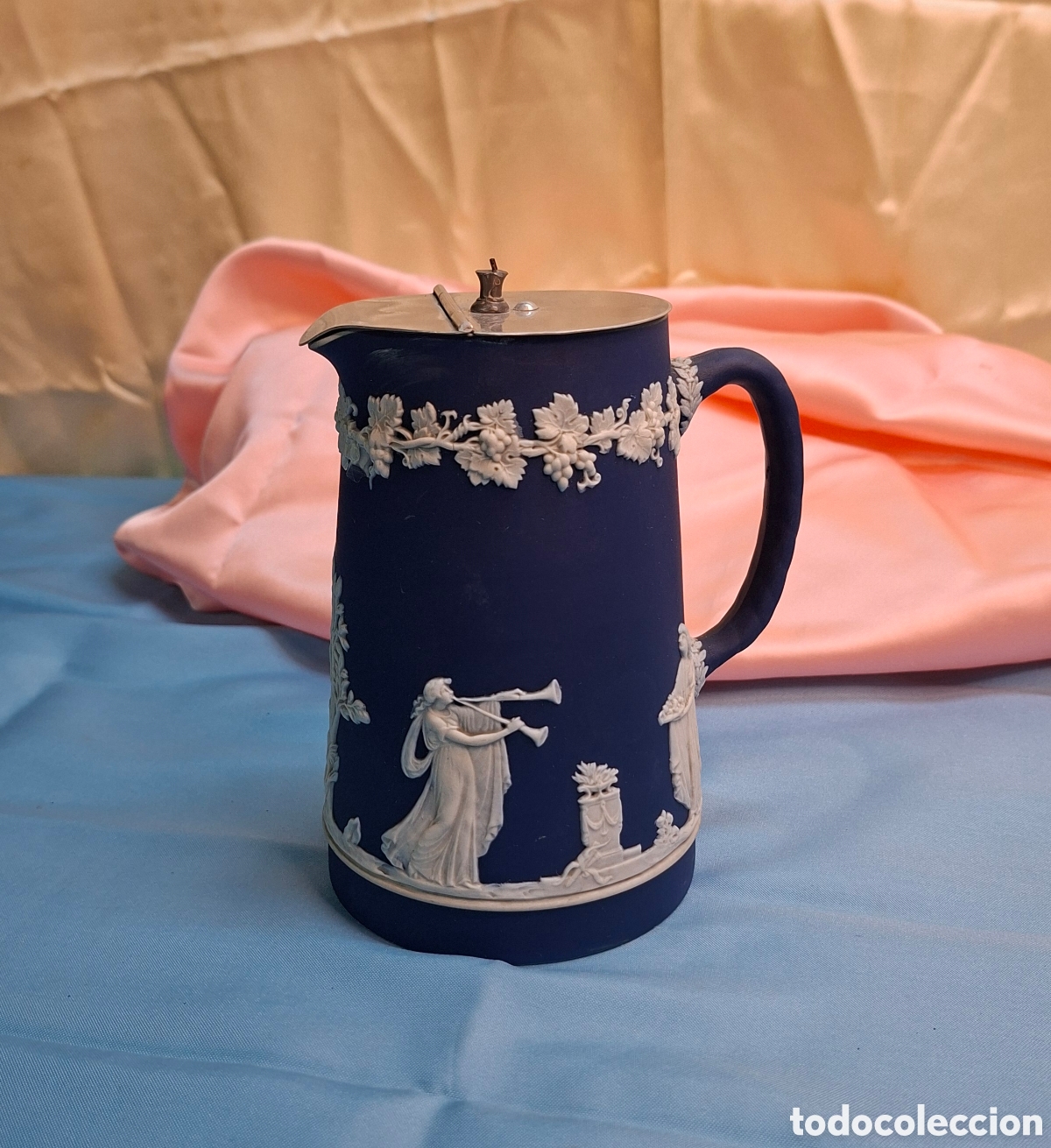 Antig&uuml;edades: Lechera Wedgwood Siglo XIX
