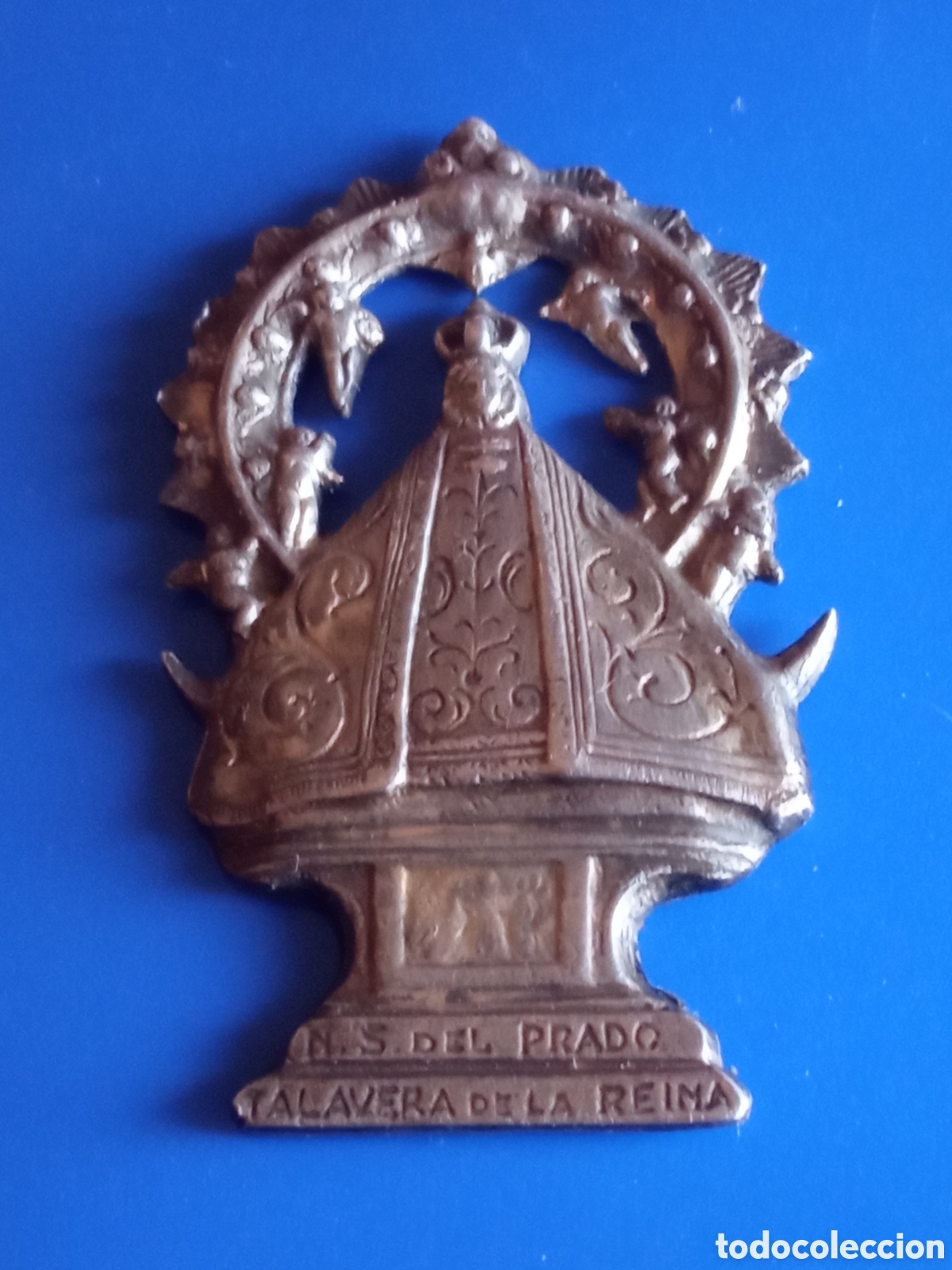 Antig&uuml;edades: Antiguo emblema de Nuestra Se&ntilde;ora del Prado, Talavera de la Reina, mide 76x46 cm, en zamax