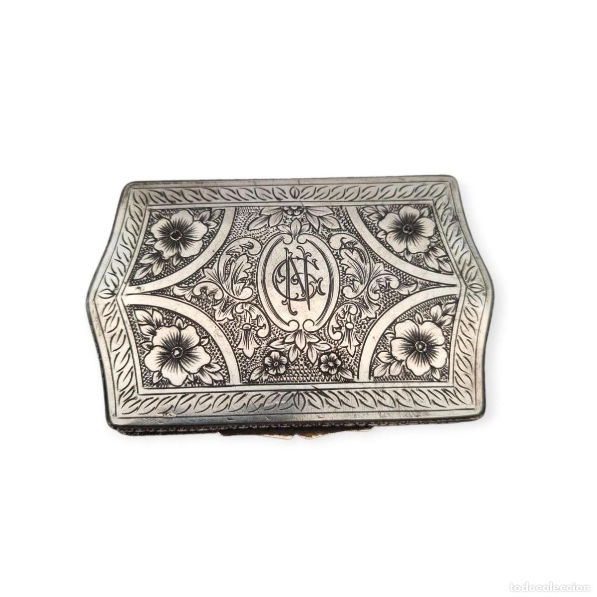 Antig&uuml;edades: Caja rectangular Art Nouveau en plata 800, Europa, circa 1910, decoraci&oacute;n floral grabada y monograma