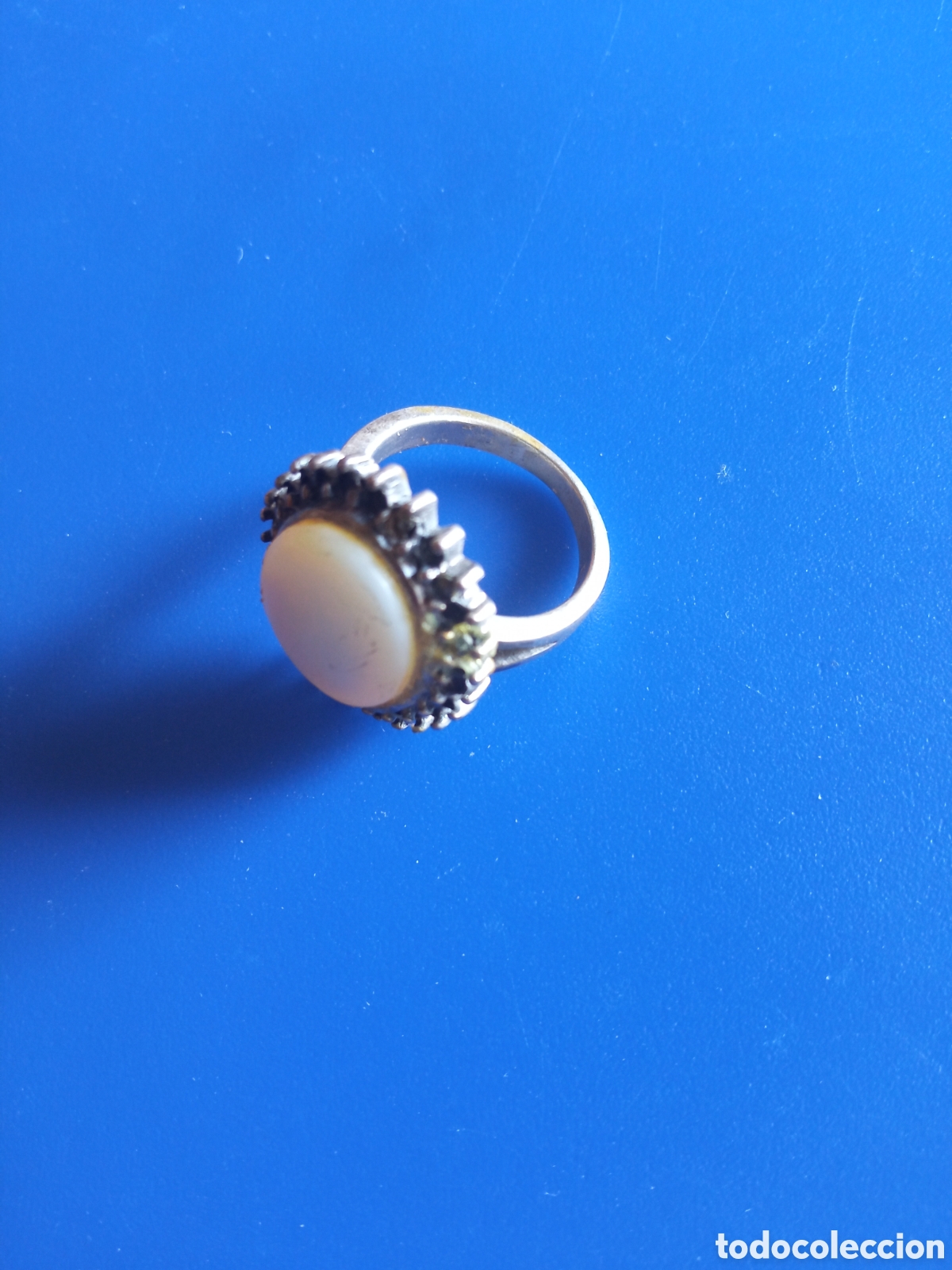 Antig&uuml;edades: Antiguo anillo de plata 925 y n&aacute;car, marcado