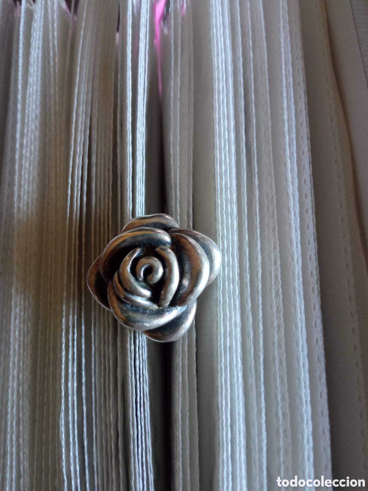 Antig&uuml;edades: Bonito anillo de plata, forma de flor