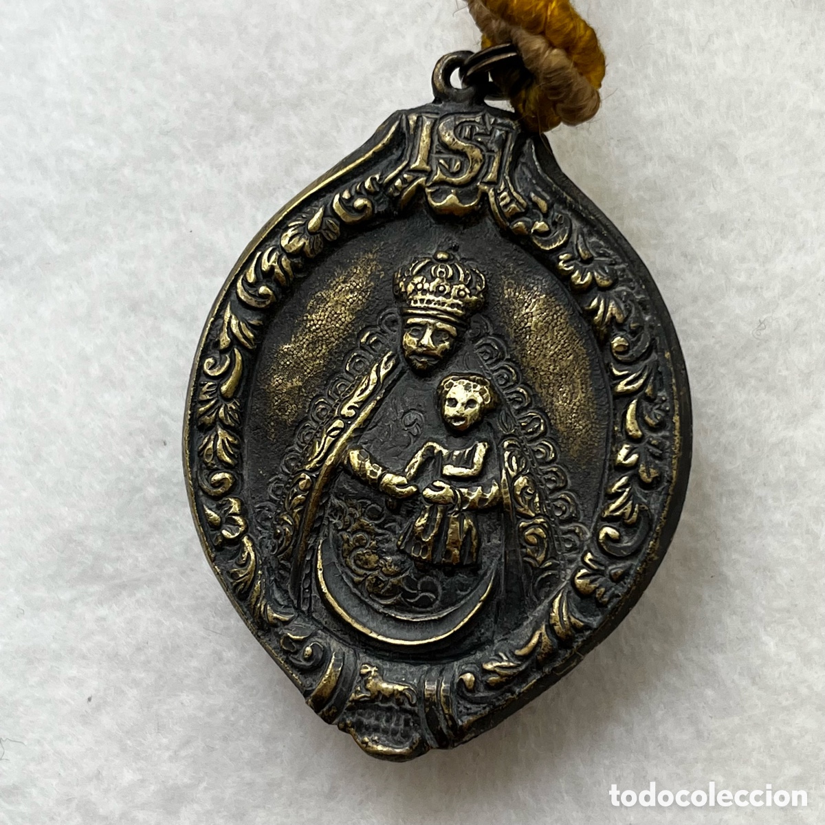 Antig&uuml;edades: ANTIGUA MEDALLA DE LA HERMANDAD DE LA VIRGEN DEL MONTE / CAZALLA DE LA SIERRA / SEVILLA