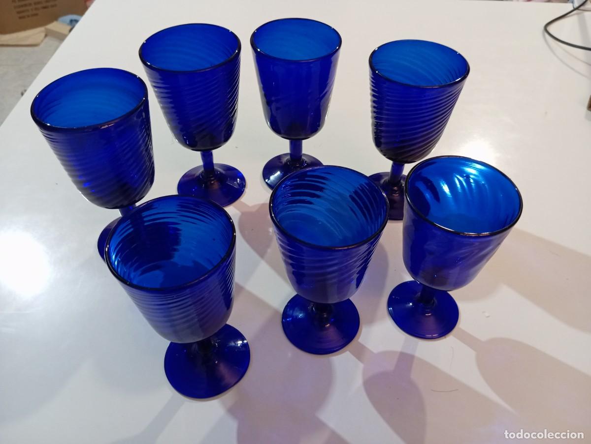 Antig&uuml;edades: Juego de 3 vasos de vidrio soplado a mano de estilo vintage en azul cobalto