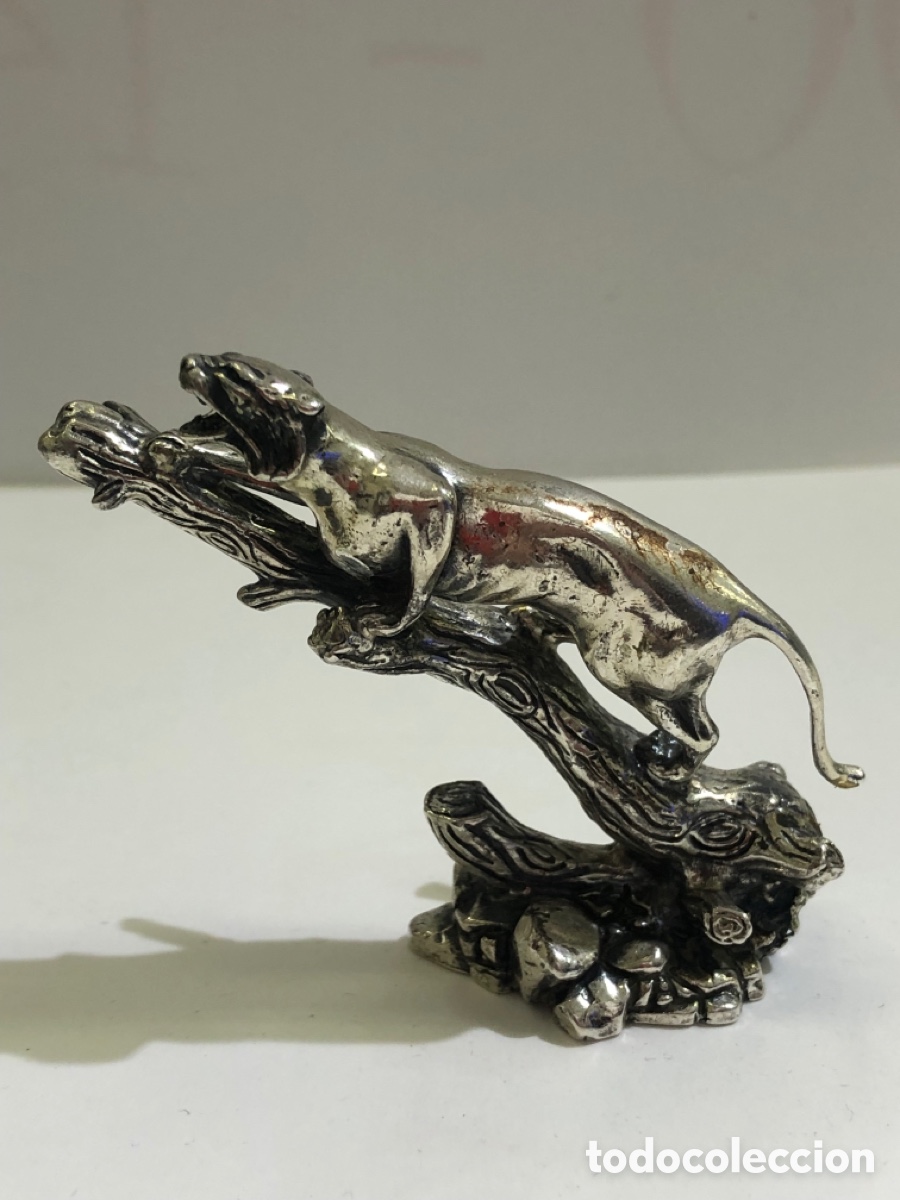 Antig&uuml;edades: Miniatura de Plata de Ley 925 - Felino / Pantera sobre Tronco - 70,53 Gramos