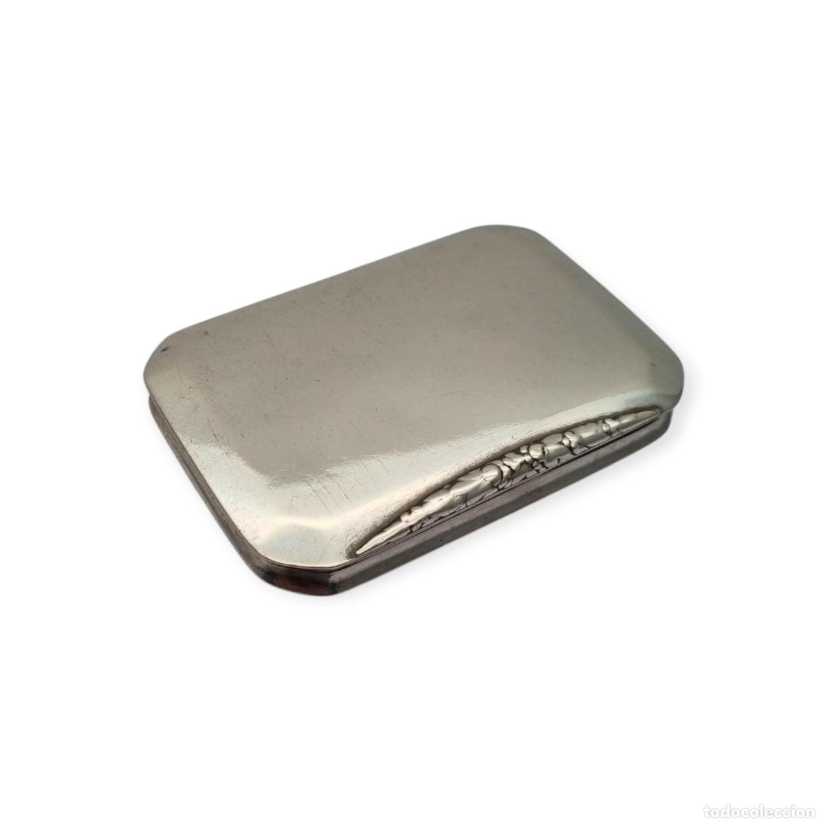 Antig&uuml;edades: Pitillera de plata 800 europea con cierre decorado de estilo sobrio, circa 1940-1950