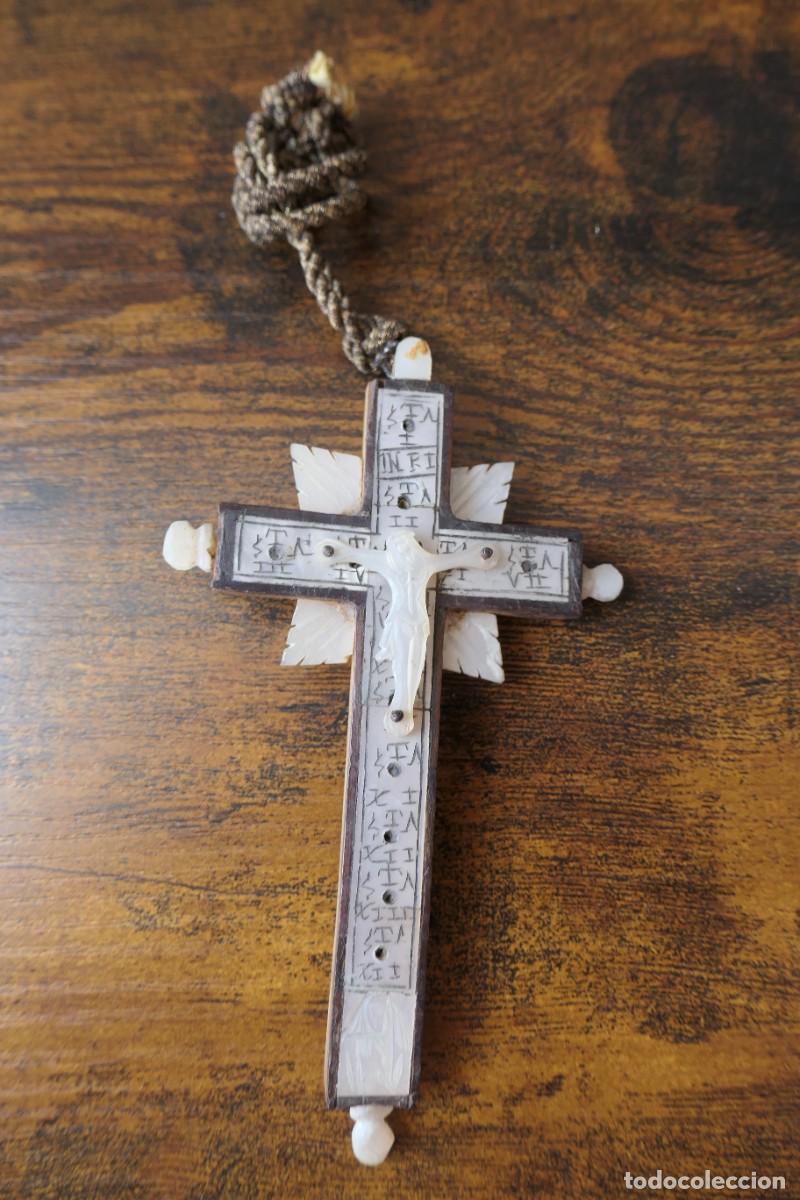 Antig&uuml;edades: crucifijo antiguo de Jerusal&eacute;n, com&uacute;nmente denominado &rdquo;Cruz de Peregrino&rdquo; de Tierra Santa.