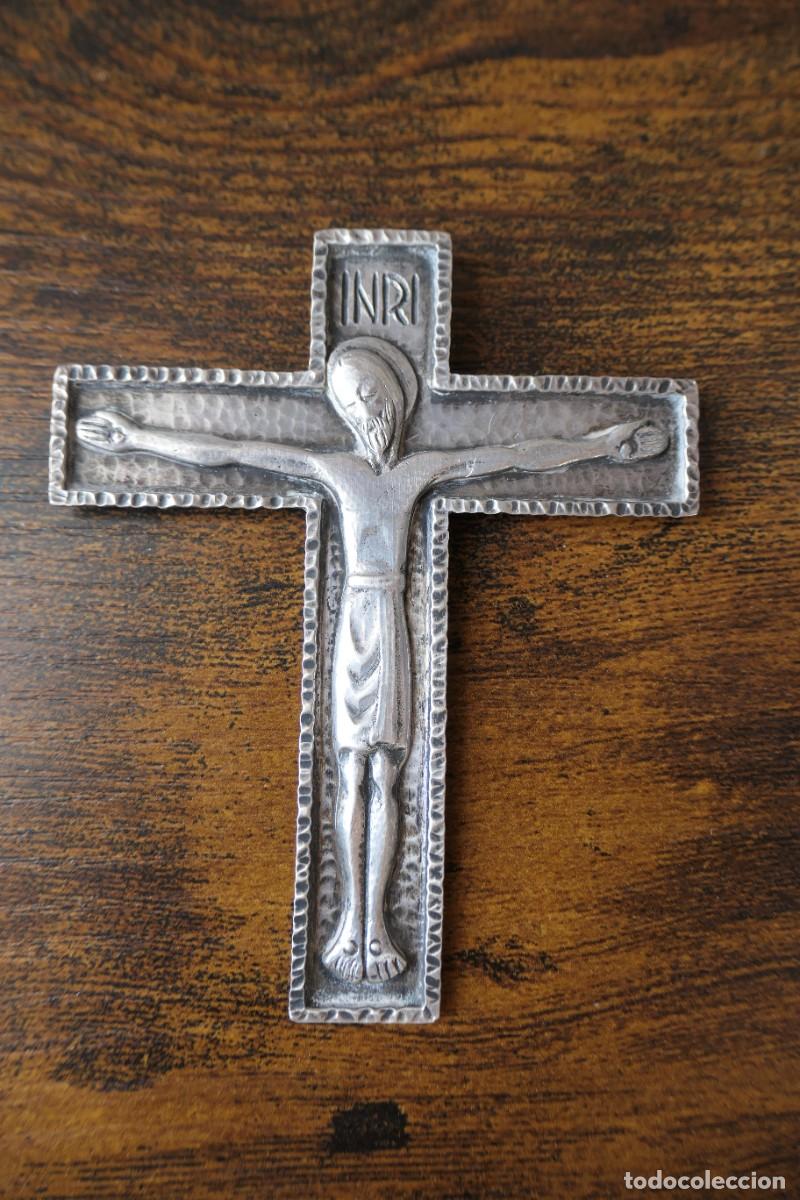 Antig&uuml;edades: crucifijo de plata de estilo neorrom&aacute;nico o artesanal- 35 gr