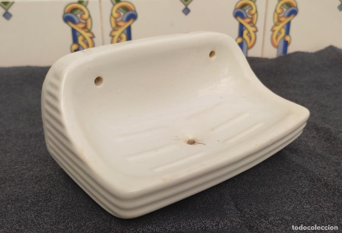 Antig&uuml;edades: antigua jabonera o jabonero de ceramica blanca de pared encastrable