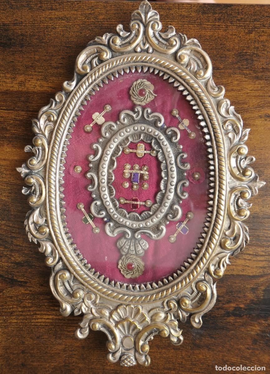 Antig&uuml;edades: relicario cat&oacute;lico m&uacute;ltiple de colecci&oacute;n siglo XIX y mediados del siglo XX. 7 reliquias24,5 X 17 CM