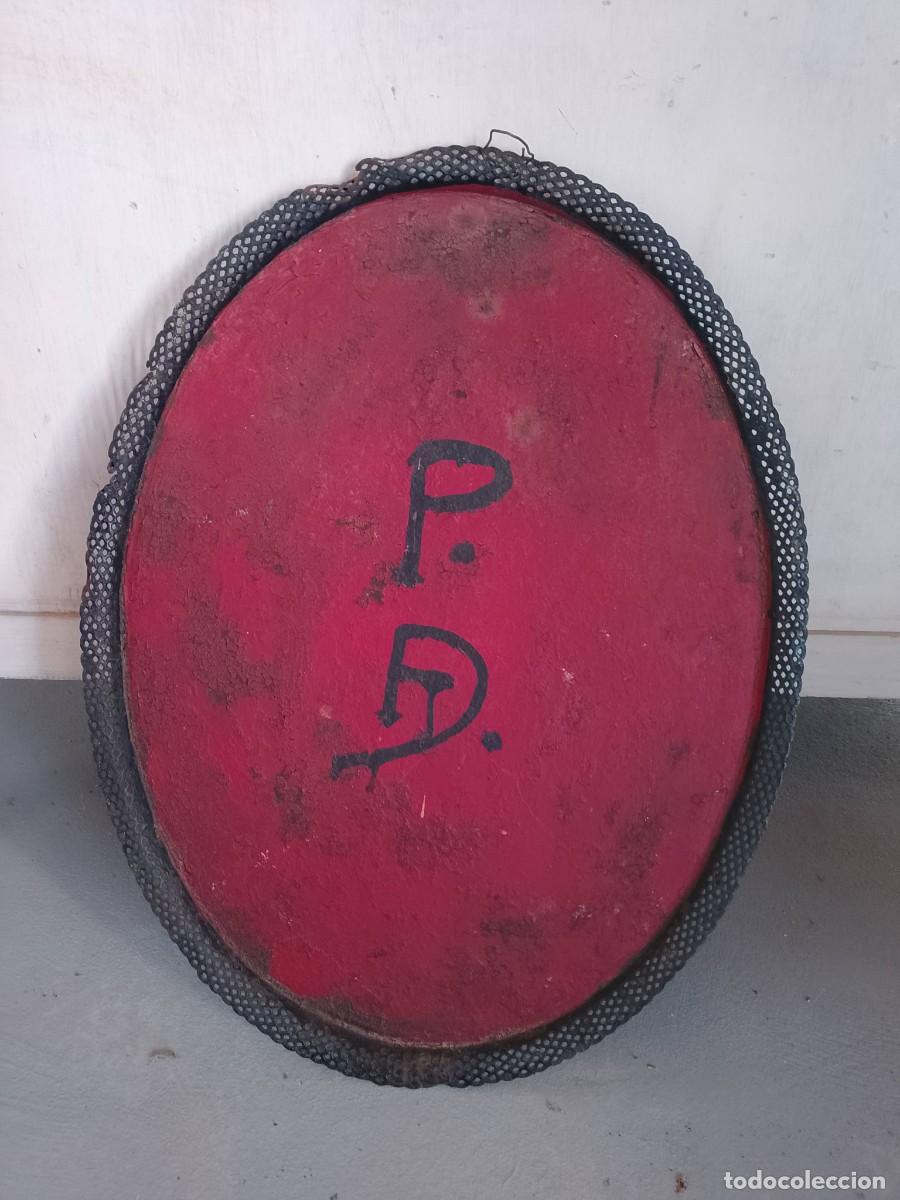 Antig&uuml;edades: Bandeja muy antigua metal calado roja y negra