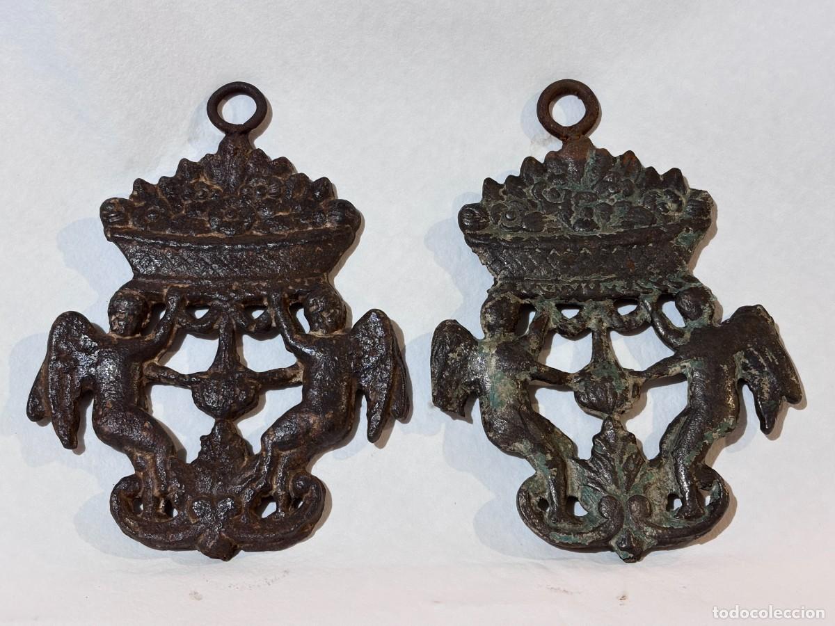 Antig&uuml;edades: Pareja de remates ornamentales con querubines - Foto 2