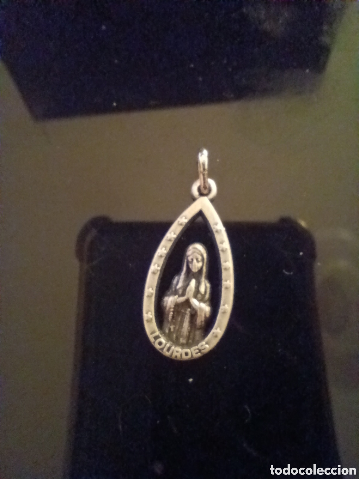 Antig&uuml;edades: Medalla calada de la Virgen de Lourdes - Foto 2