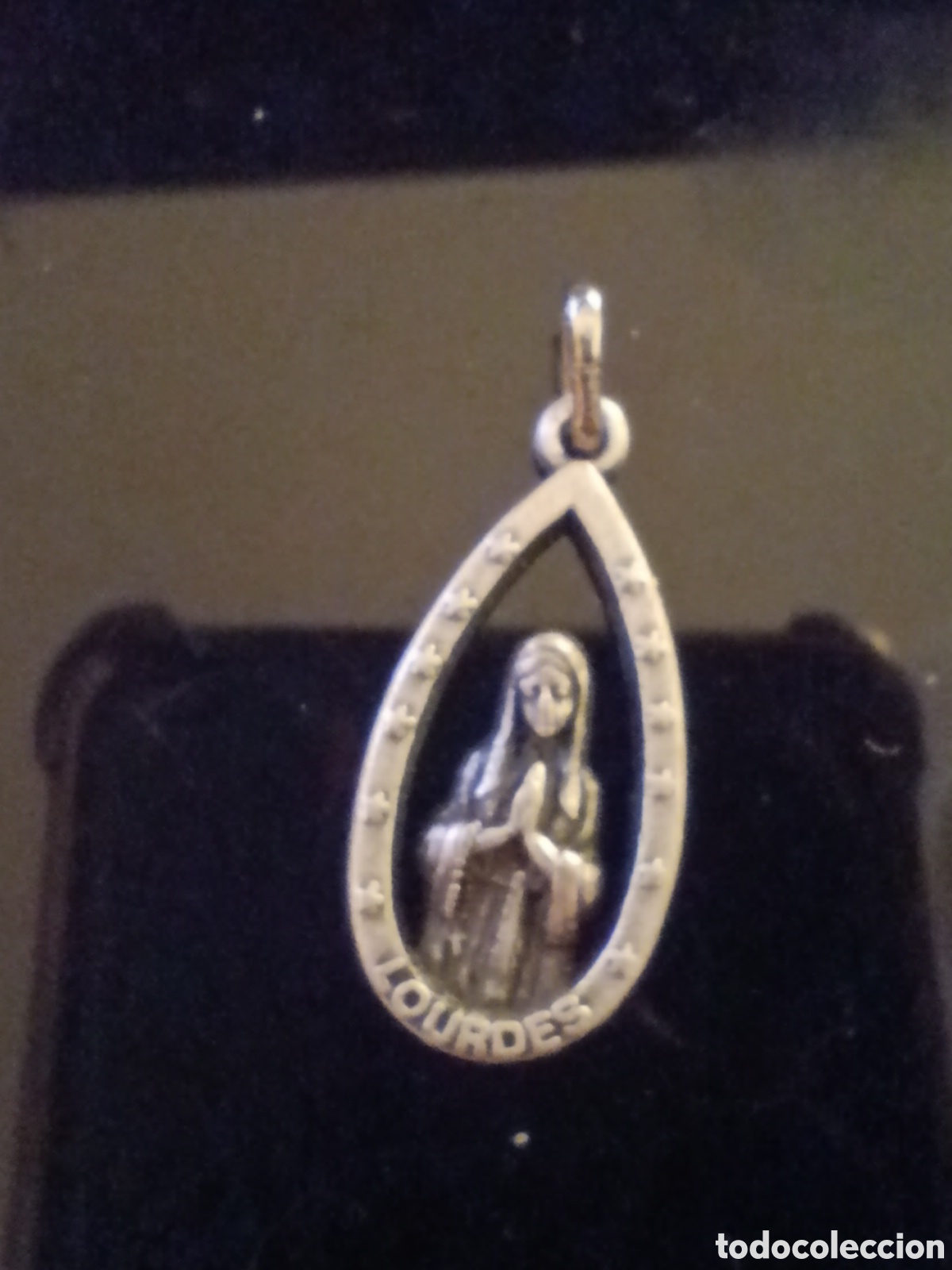 Antig&uuml;edades: Medalla calada de la Virgen de Lourdes