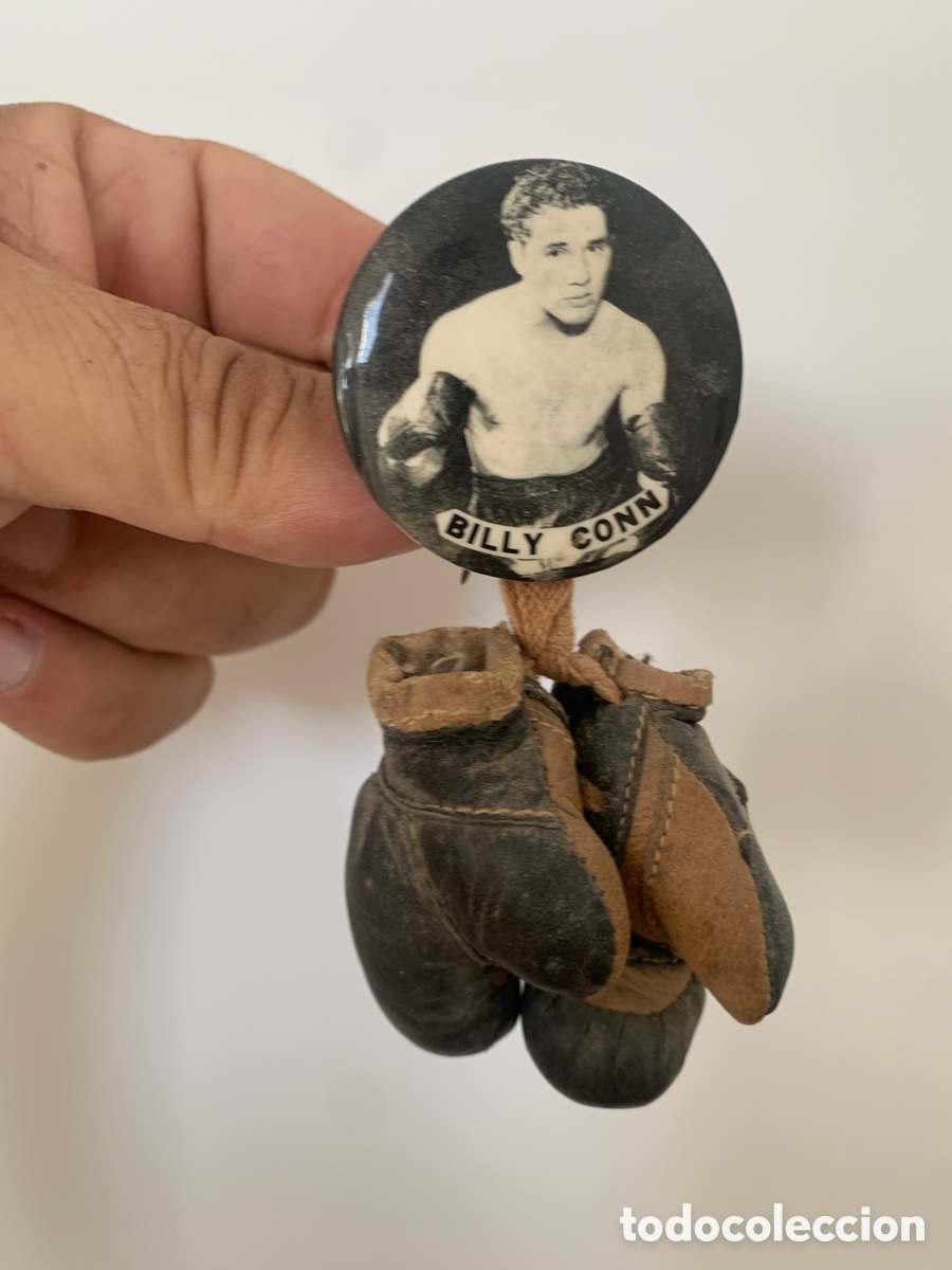 Antig&uuml;edades: Pin con guantes de boxeo de cuero en miniatura entre los a&ntilde;os 30&rsquo;s y 50&rsquo;s