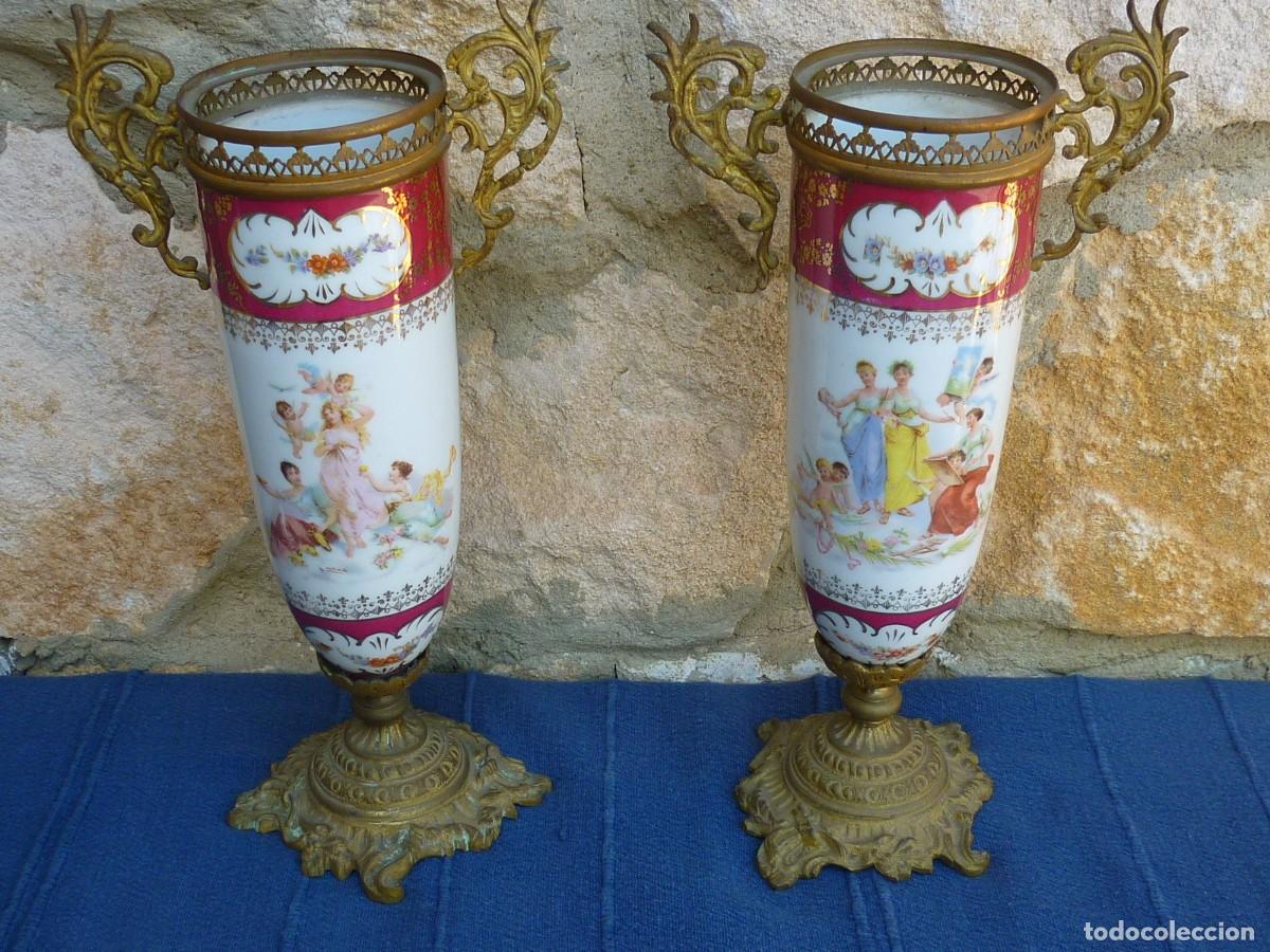 Antig&uuml;edades: Pareja de Jarrones Antiguos de Porcelana y Bronce Estilo S&egrave;vres-Limoges.