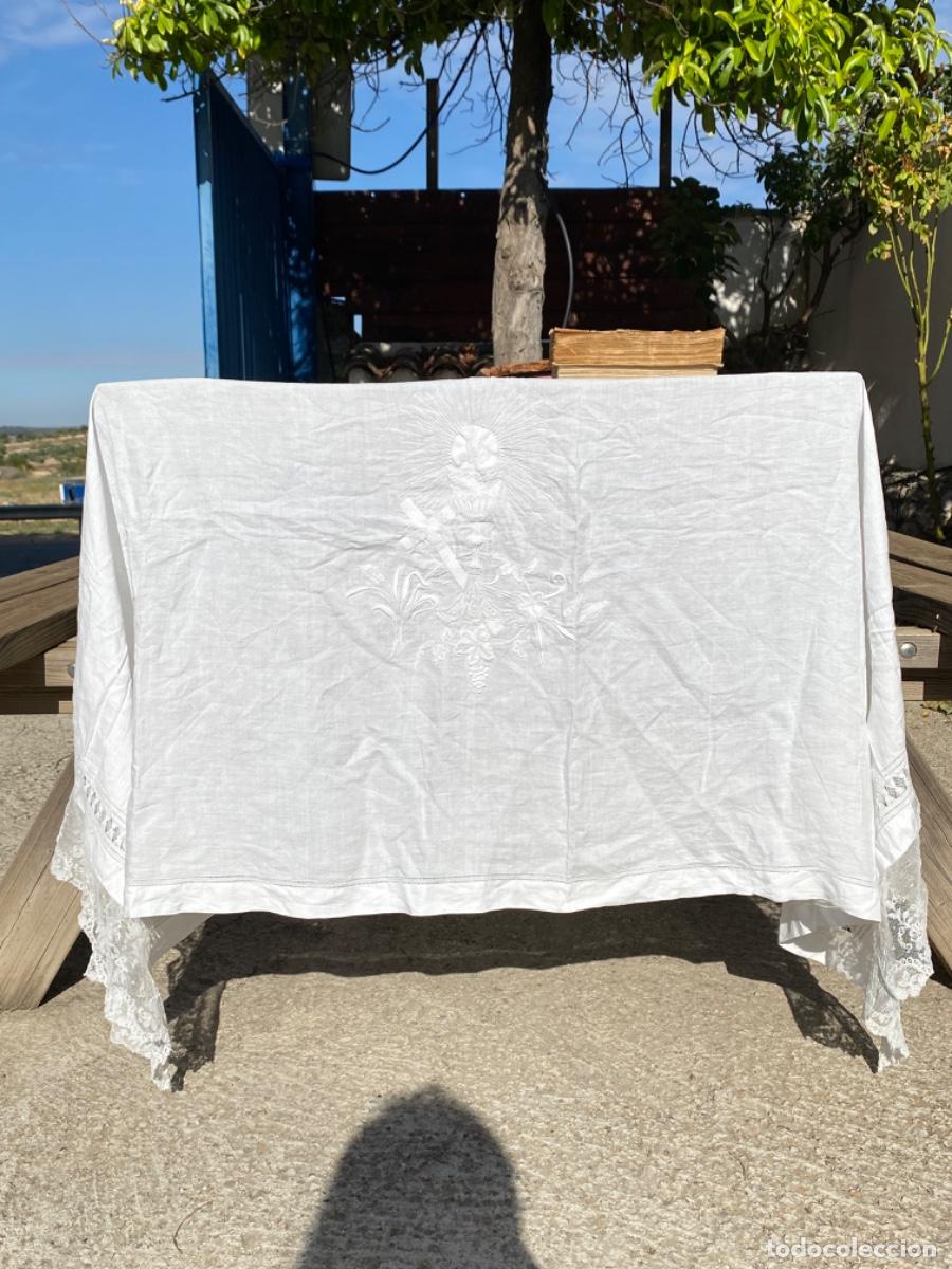 Antig&uuml;edades: Pa&ntilde;o de Altar Frente, Misa,Iglesia,Custodia,C&aacute;liz, siglo XIX y XX Bordado Encaje, 1,78x76cm