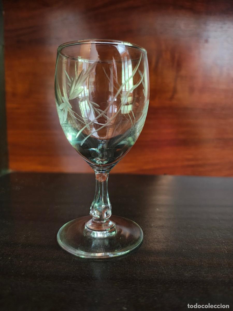 Antig&uuml;edades: Juego 12 copas vino cristal grabado