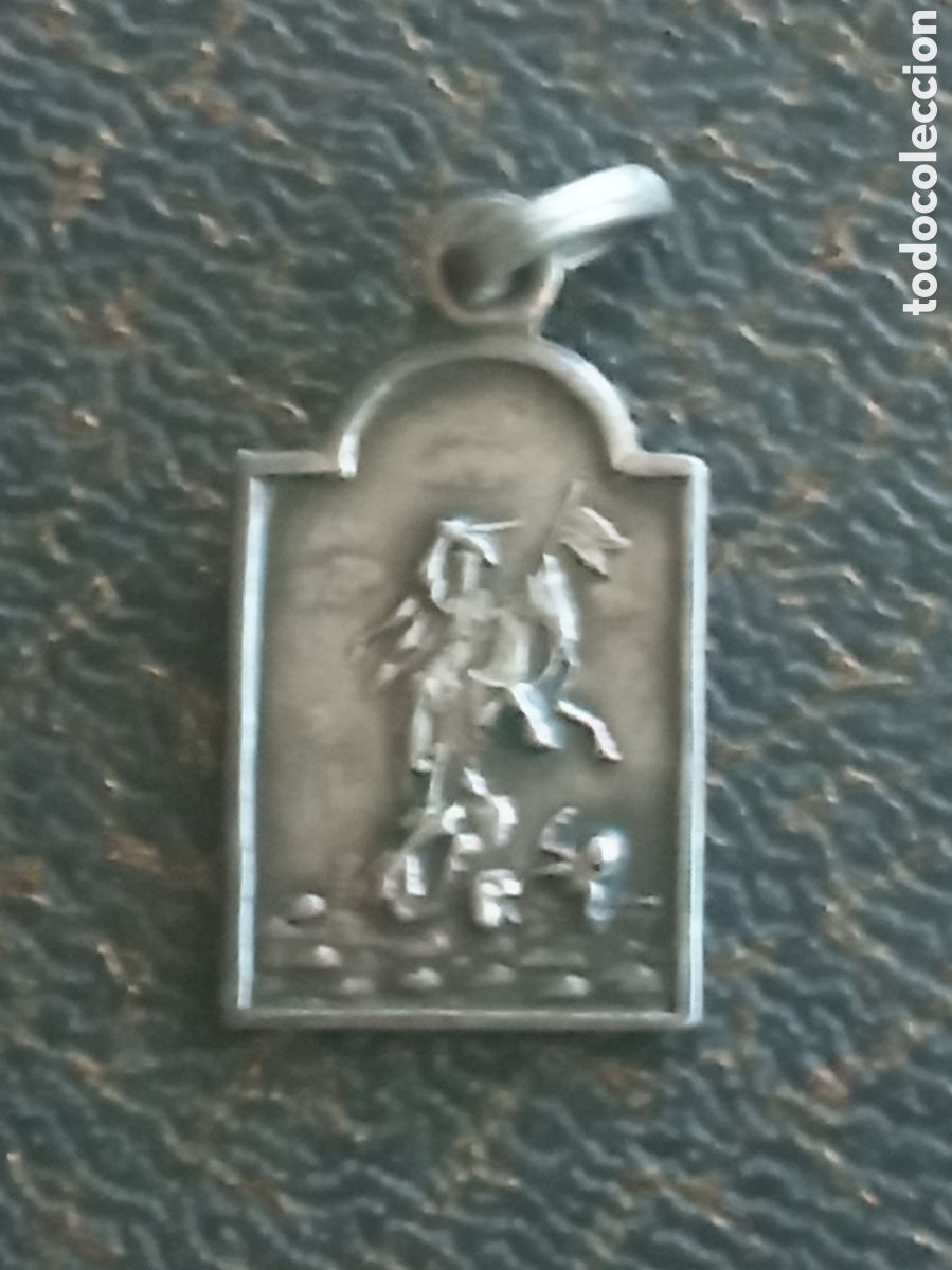 Antig&uuml;edades: Antigua medalla, Santiago Ap&oacute;stol y Catedral, mide 20x12 mm