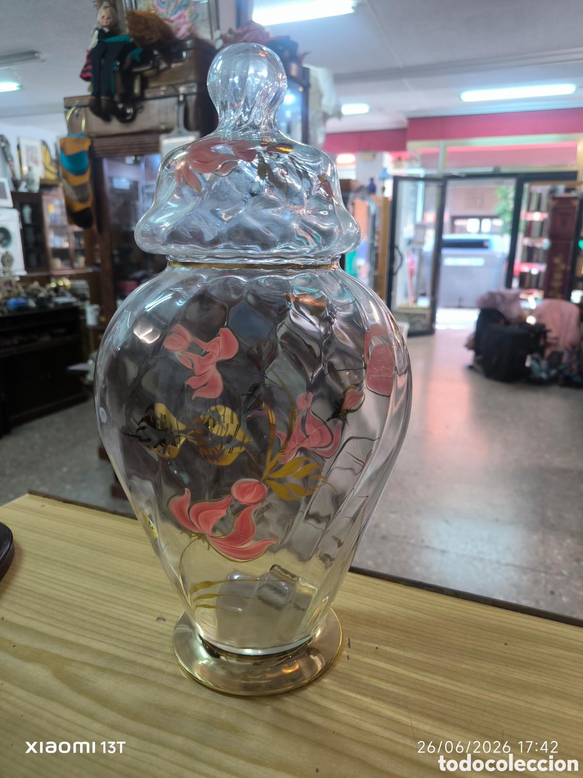 Antig&uuml;edades: Jarr&oacute;n de cristal pintado a mano