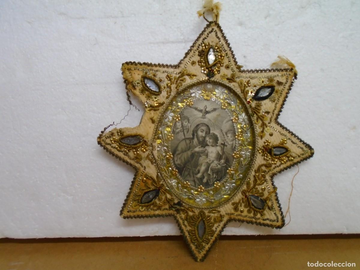 Antig&uuml;edades: ANTIGUO RELICARIO DEVOCIONAL.S.XIX CON FORMA DE ESTRELLA,SAN JOSE CON EL NI&Ntilde;O JESUS,BORDADO ZARDOZI.