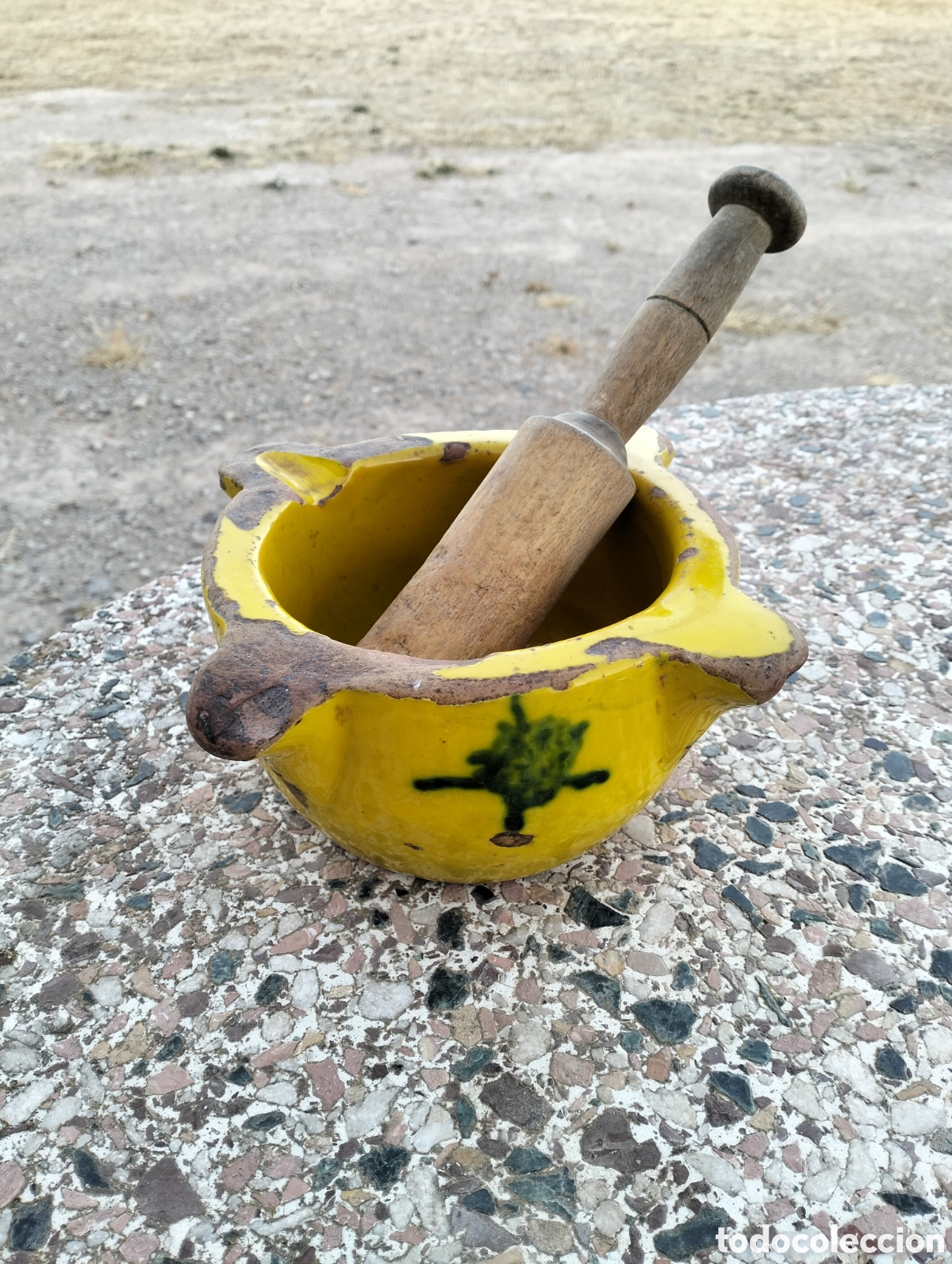 Antiguidades: Antiguo mortero de ceramica catalan del siglo XIX color amarillo y verde