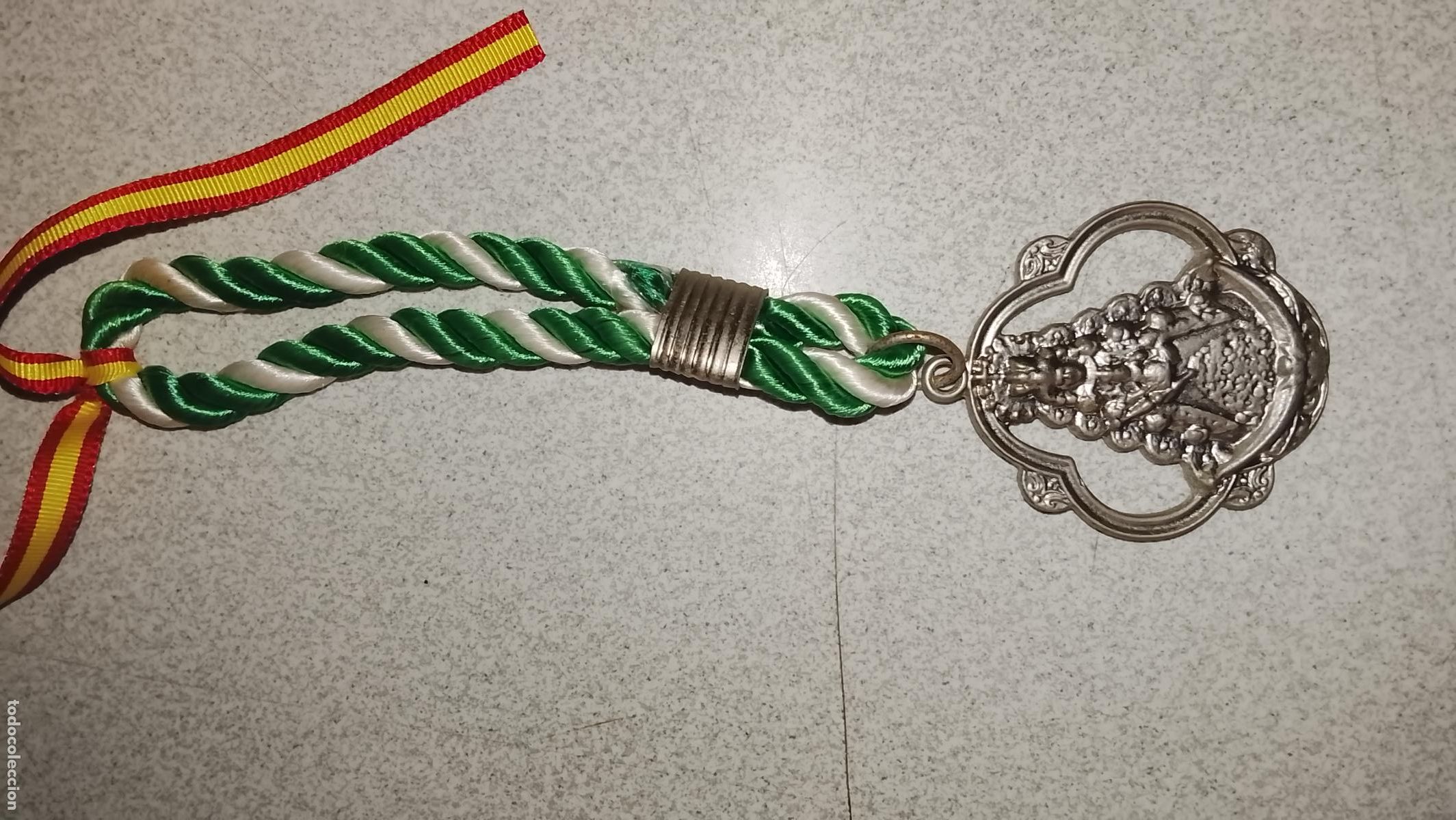 Antig&uuml;edades: METAL MEDALLA GRANDE CON CINTA Y CORDON VIRGEN DEL ROCIO ALMONTE HUELVA SEMANA SANTA