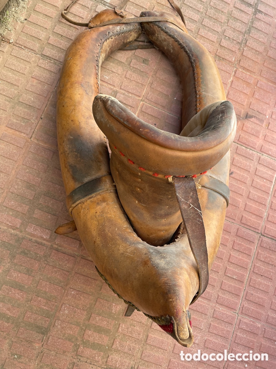 Antig&uuml;edades: Antiguo collaron o collera de tiro en cuero para mulas o caballos.