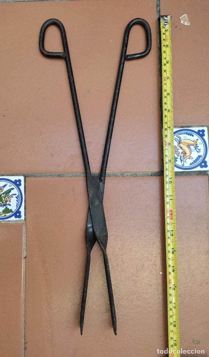 Antig&uuml;edades: antiguas tenazas o pinzas de hierro forjado - 48cm