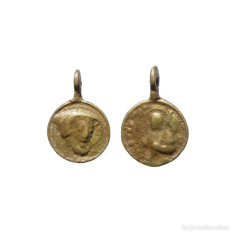 Antig&uuml;edades: Bonita medalla religiosa met&aacute;lica. 19 MM. Siglo XVIII. 944-M