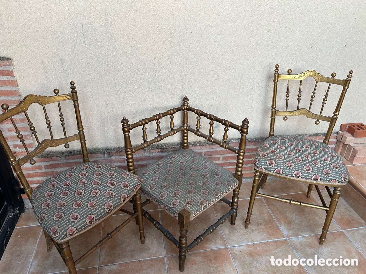 Antig&uuml;edades: JUEGO PAR DE SILLAS CON RINCONERA EN PAN DE ORO