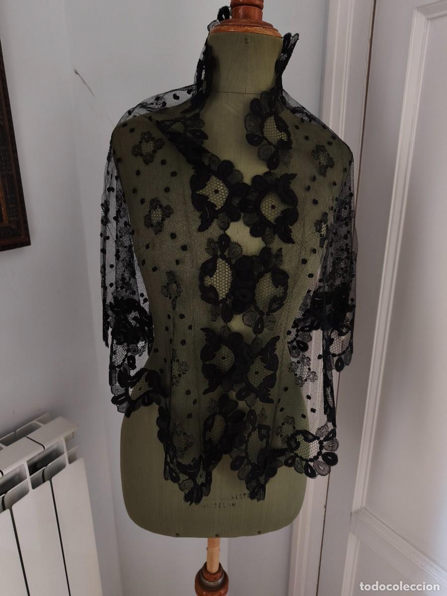 Antig&uuml;edades: ANTIGUA MANTILLA DE PICO DE BLONDA SEMIMANUAL