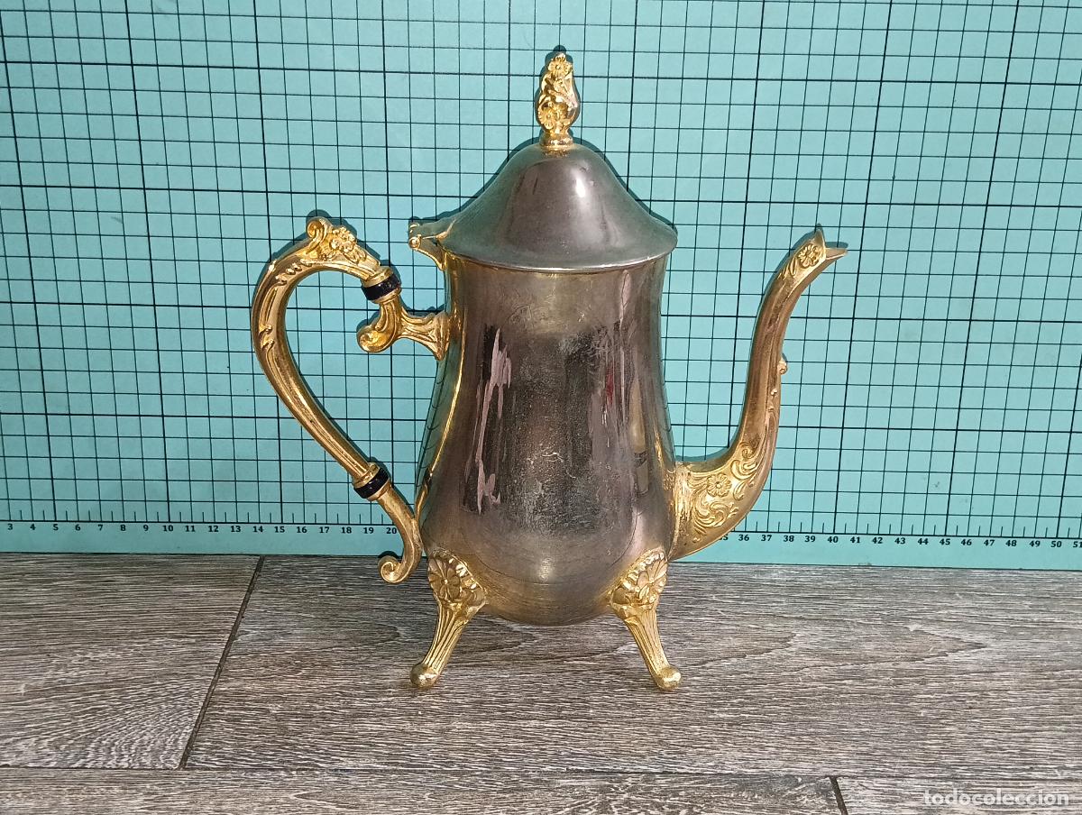 Antig&uuml;edades: Antigua Cafetera / Tetera Vintage Plateada y Dorada con Patas Estilo Barroco