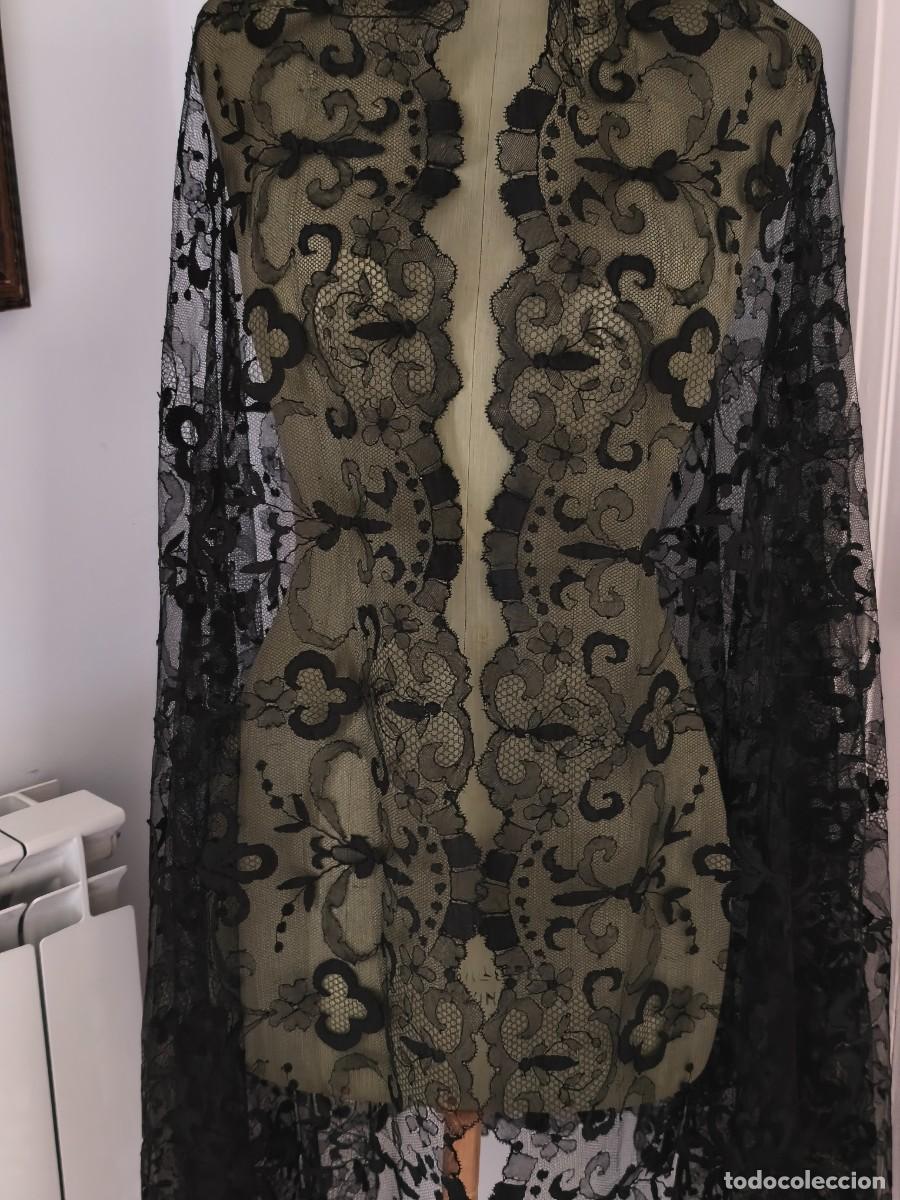 Antig&uuml;edades: PRECIOSA MANTILLA DE BLONDA ENCAJE MANUAL SOBRE TUL