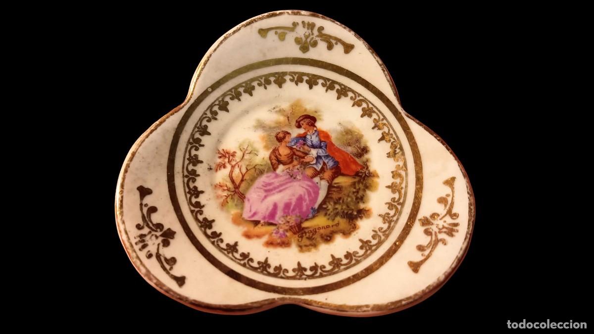 Antiguidades: PLATITO MINIATURA DE PORCELANA LIMOGES - Escena Fragonard con Oro