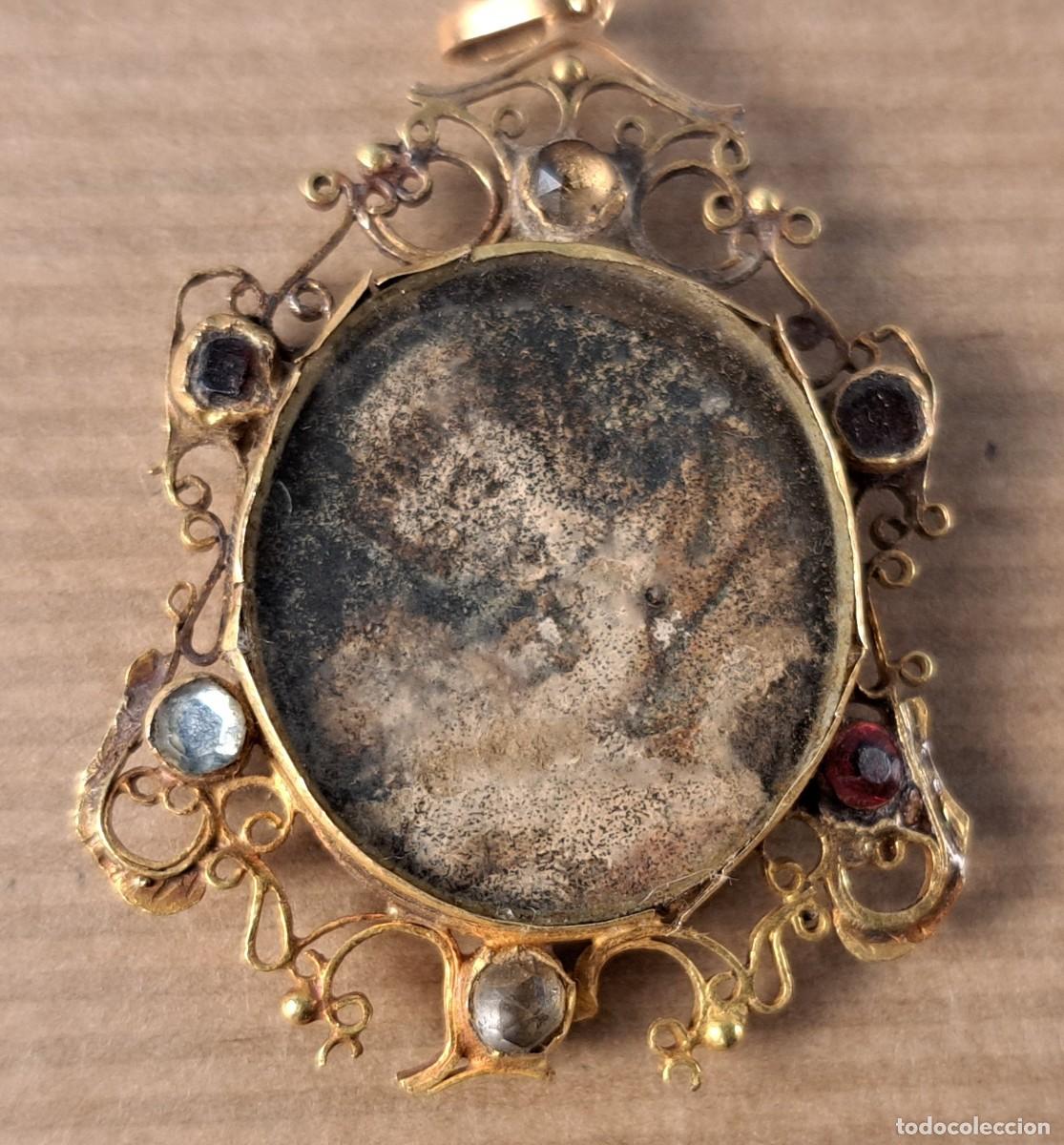 Antiques: Relicario de oro con pedrer&iacute;a siglo XVIII