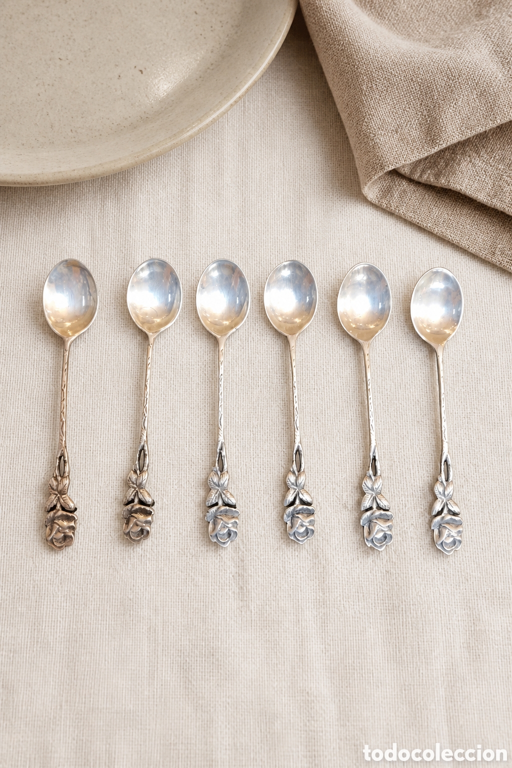 Antig&uuml;edades: Juego de 6 cucharillas elaboradas en plata, presenta un dise&ntilde;o floral &rdquo;Hildesheimer Rose....