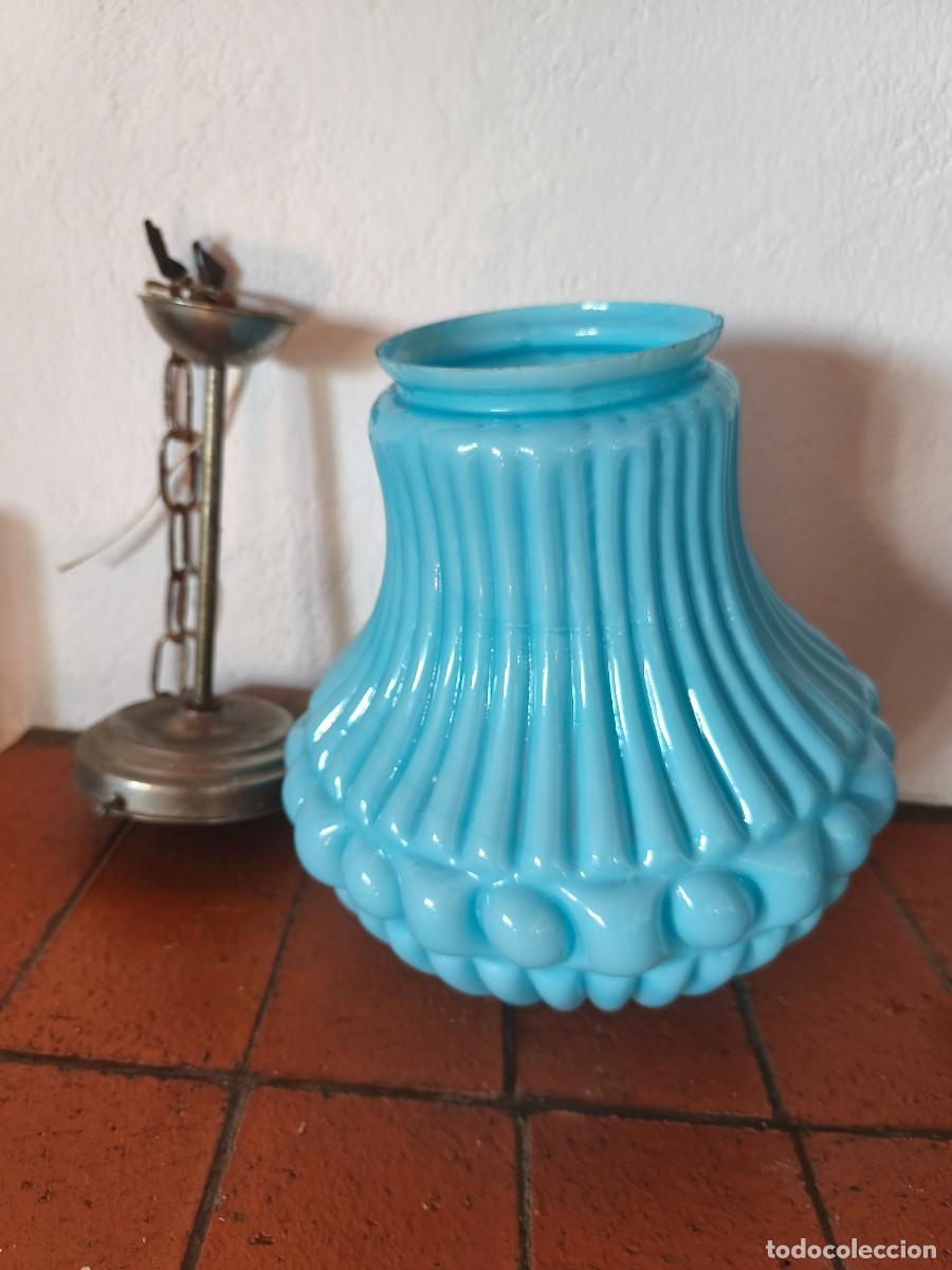 Antig&uuml;edades: L&aacute;mpara de opalina azul cielo. - Foto 3