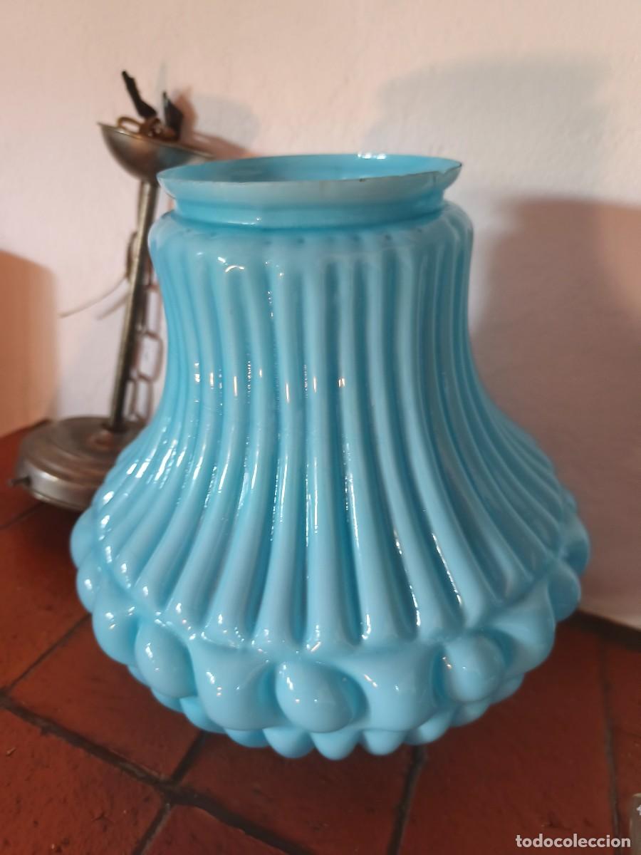 Antig&uuml;edades: L&aacute;mpara de opalina azul cielo. - Foto 4