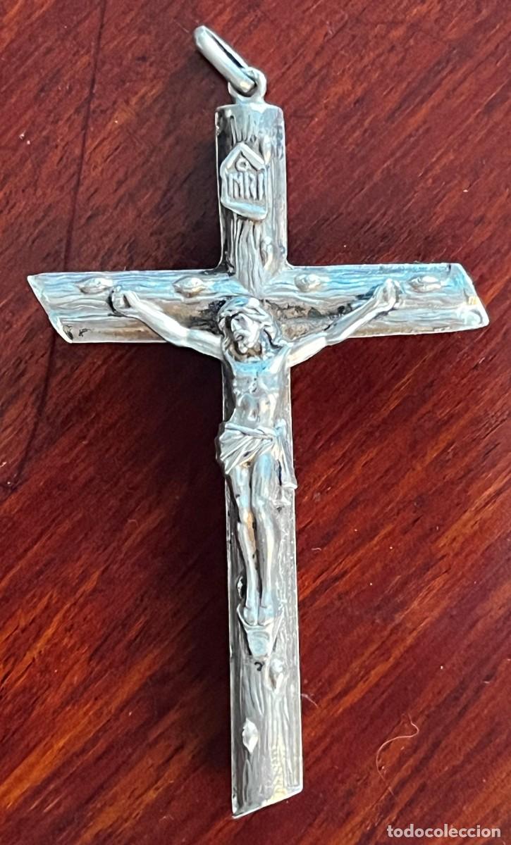 Antig&uuml;edades: Precioso Crucifijo antiguo de plata con Cristo en relievemide 7,5 cm, sin contar la argolla