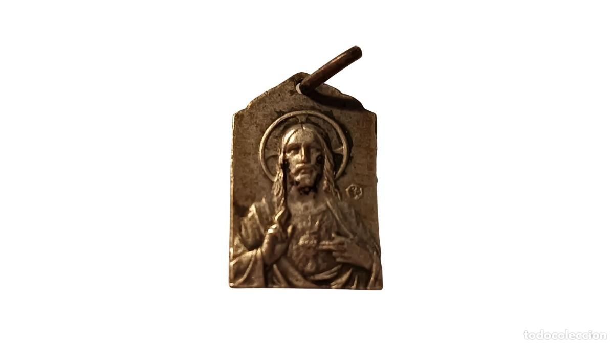Antig&uuml;edades: MEDALLA DEVOCIONAL EN METAL - NUESTRA SE&Ntilde;ORA DE MONTSERRAT Y SAGRADO CORAZ&Oacute;N DE JES&Uacute;S - A&Ntilde;OS 20/50