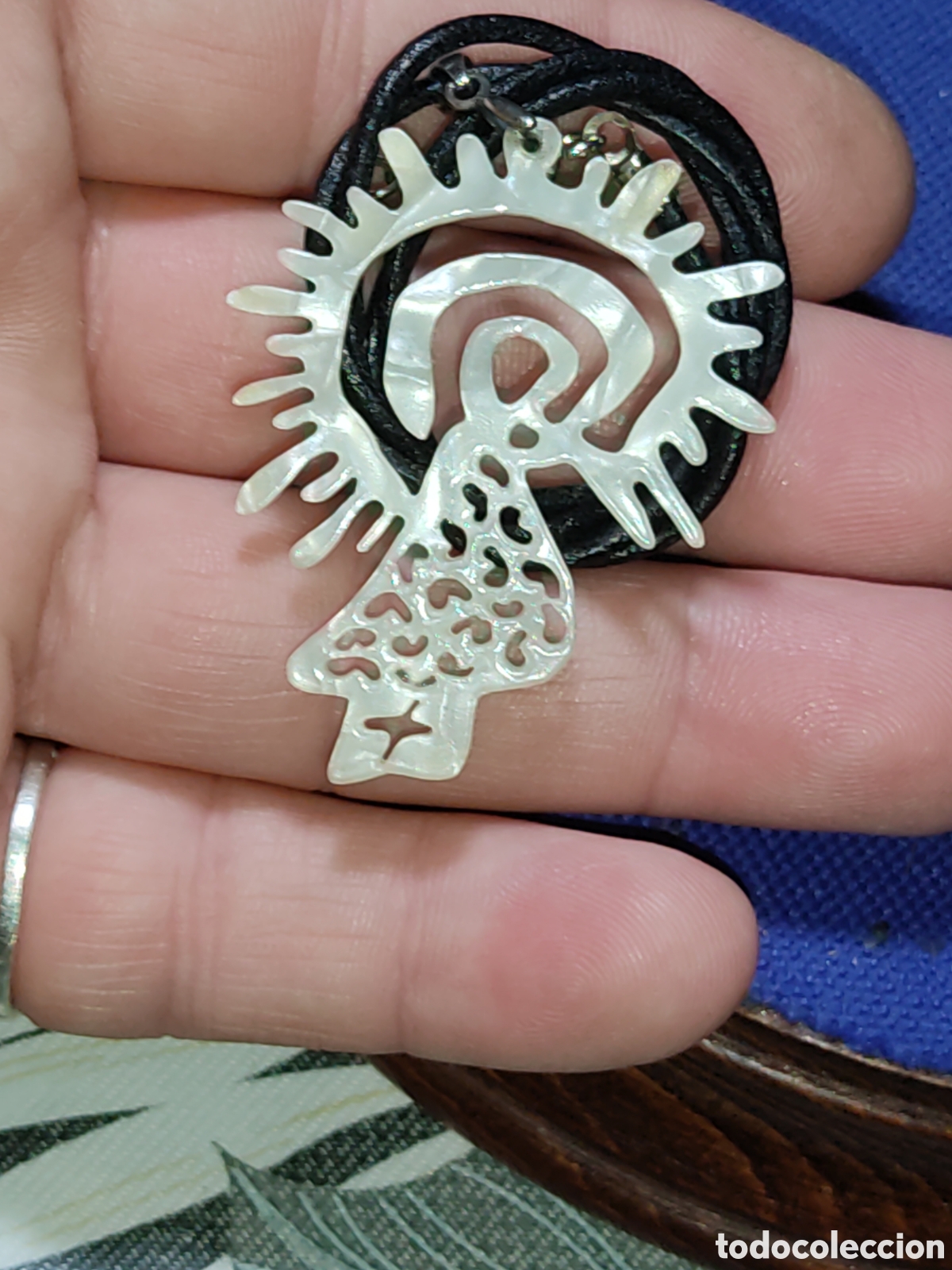 Antig&uuml;edades: Medalla - Logo de la virgen del Pilar de n&aacute;car o nacarado.