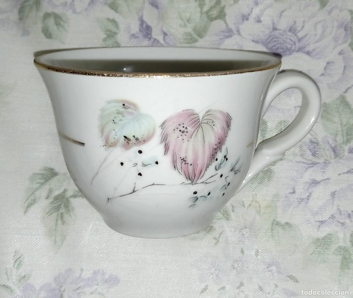 Antig&uuml;edades: TAZA DE CAFE CON FLORES MARCADA EN LA BASE-A&Ntilde;OS 60-70